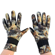 Load image into Gallery viewer, 2mm Camoflauge Gloves
