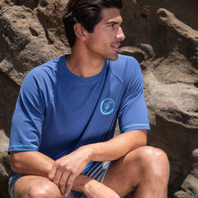 โหลดรูปภาพลงในเครื่องมือใช้ดูของ Gallery Trekker Unisex Rash Guard - Short Sleeve