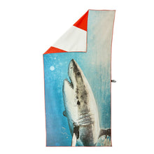โหลดรูปภาพลงในเครื่องมือใช้ดูของ Gallery ผ้าเช็ดตัว Ken Kiefer - รุ่นลิมิเต็ด (ปลาฉลามและธงดำน้ำ)